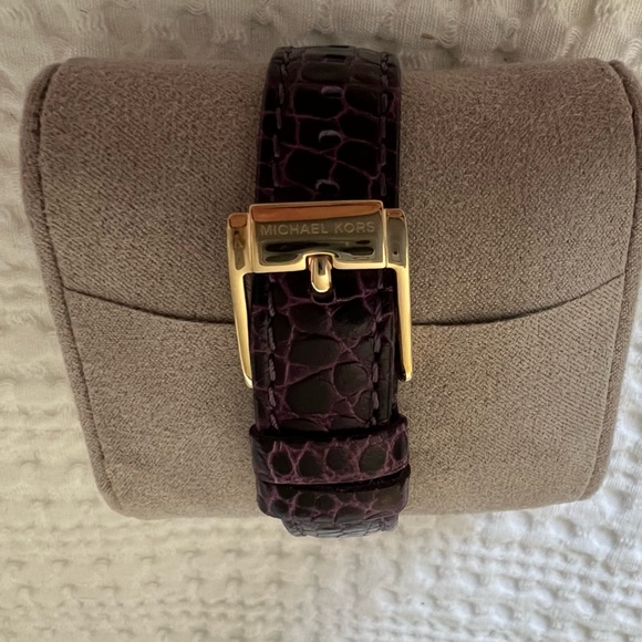 NWT in Box Michael Kors Watch - Picture 3 of 5